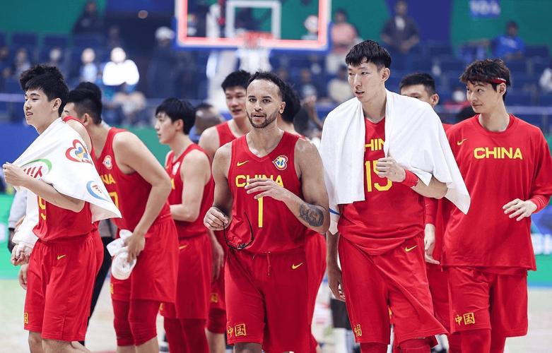 中国男篮今晚比赛直播回放