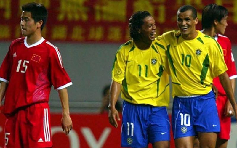 国足vs巴西2002